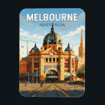 Melbourne Australië Reizen Kunst Vintage Magneet<br><div class="desc">Melbourne retro vector reisontwerp. Melbourne is de hoofdstad van de Australische deelstaat Victoria. In het centrum van de stad ligt het moderne Federation Square,  met pleinen,  bars en restaurants aan de rivier de Yarra.</div>