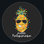Mele Kalikimaka Ananasboom Hawaiian Christmas Ronde Sticker<br><div class="desc">Mele Kalikimaka Ananasboom Hawaiian Kerstmis in juli</div>