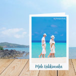 Mele Kalikimaka Beach Photo Family Letter Folded Feestdagen Kaart<br><div class="desc">Een gewoon mooie kerstkaart op het strand met een familiefoto van je eilandvakantie,  op de hoek gehouden door een  tropische Hibiscus-bloem in een mooie pekroze met blauwe groene palmbladeren. Een leuke momentopname met een witte rand rond je Hawaiiaanse feestfoto. Pas de binnenkant met een jaarlijkse brief aan.</div>