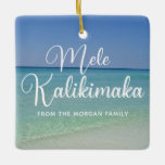 Mele Kalikimaka Beauful Beach Custom Kerstmis Keramisch Ornament<br><div class="desc">Deze , gepersonaliseerde kerstversiering op het strand is voorzien van een prachtige kustkaap met elegante typografie in het wit, waarop Mele Kalikimaka staat afgebeeld. Een leuke Hawaiiaanse manier om vrolijk kerstfeest in stijl te zeggen op een tropisch eiland. Breng me naar de oceaan deze vakantie. Pas en verzend uit als...</div>