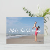 Mele Kalikimaka Chic Typography Simple Beach foto Feestdagenkaart (Staand voorkant)