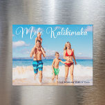 Mele Kalikimaka Familie Foto Beach Magnet Card<br><div class="desc">Deze kerstkaarten van de strandmagneten zijn voorzien van uw eigen zomervakantiefoto van de kust met een elegante typografische bekleding in het wit, waarop Mele Kalikimaka staat afgebeeld. Een leuke Hawaiiaanse manier om vrolijk kerstfeest in stijl te zeggen op een tropisch eiland. Neem me deze vakantie mee naar de oceaan met...</div>
