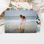 Mele Kalikimaka | Foto Hawaii Folie Feestdagenkaart<br><div class="desc">Op de grafische betaalkaart voor feestdagen staat "Mele Kalikimaka",  de kerstgroet in Hawaiian,  in een gouden folie,  handgeschreven scripttypografie als een bedekking op je favoriete strand of vakantiefoto. Kaarten keren terug naar een botanisch vakantiepatroon in rood,  groen en munt.</div>