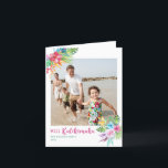 Mele Kalikimaka Hawaiian Flowers Foto Feestdagen Kaart<br><div class="desc">Zeg welig kerstfeest in Hawaiian met deze Mele Kalikimaka-vakantiekaart. Biedt  tropische bloemen en een plek voor je familiefoto. Geweldig beachy vibe! Omvat een plaats voor familienaam en een jaar op de voorzijde en ruimte voor uw vakantiedag binnenin.</div>
