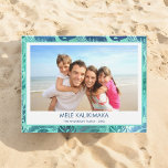 MELE KALIKIMAKA HAWAIIAN TROPICAL BEACH FOTO FEESTDAGENKAART<br><div class="desc">Blauw en Groen Turquoise gloeiende Faux Folie MELE KALIKIMAKA - Vrolijke Kerst Hawaiian Tropical Palm Leaf Family Photo Christmas Holiday Kaart. Het afbeelding en de familienaam kunnen worden vervangen op dit eenvoudige strand of kustvakantie Kerstmis Familie Fotokaart.</div>