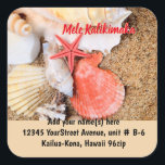 Mele Kalikimaka Seashells retouradres Vierkante Sticker<br><div class="desc">Mele Kalikimaka strand schelpen en zeesterren retour adres stickers. Kleurrijke zeesterren en zeeschelpen rusten in het zand. De koraalkleurige zeester ligt naast verschillende gekleurde schelpen,  waaronder de volgende: scallop,  Florida cone,  Conidae,  gesneden geribbelde ark schelpen,  dwerg triton shell,  en anderen. De foto is gekocht bij GraphicStock.</div>