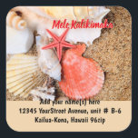 Mele Kalikimaka Seashells retouradres Vierkante Sticker<br><div class="desc">Mele Kalikimaka strand schelpen en zeesterren retour adres stickers. Kleurrijke zeesterren en zeeschelpen rusten in het zand. De koraalkleurige zeester ligt naast verschillende gekleurde schelpen,  waaronder de volgende: scallop,  Florida cone,  Conidae,  gesneden geribbelde ark schelpen,  dwerg triton shell,  en anderen. De foto is gekocht bij GraphicStock.</div>