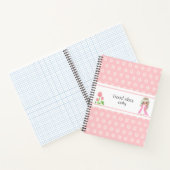 Melk en bloemen op lichtroze notitieboek (Binnen)