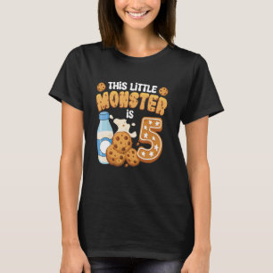 Melk en koekjes Dit kleine monster is 5 5e Bday T-shirt