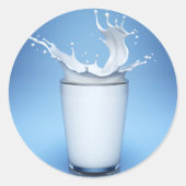 Melkspuit in glazen Drinken Ronde Sticker (Voorkant)