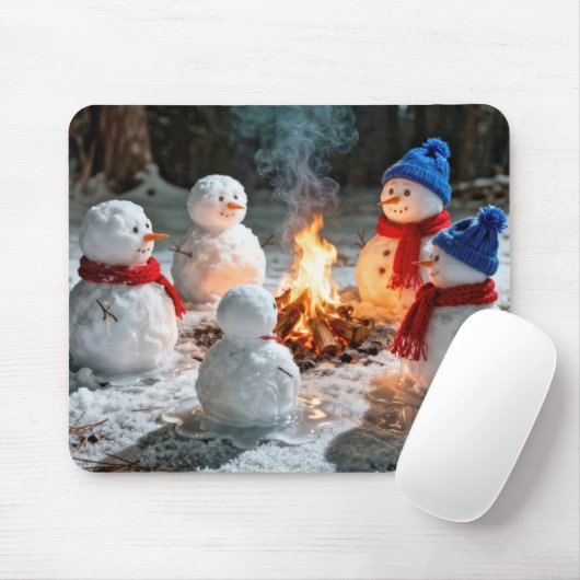 Melting Snowmen Around a Campfire Muismat (Met muis)