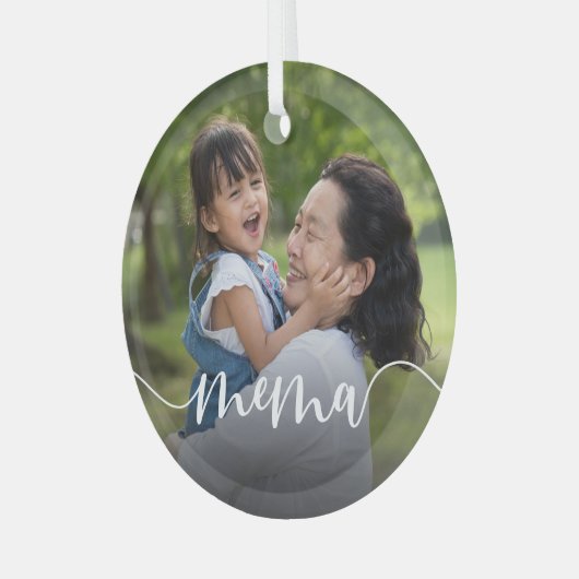 Mema Grandma Script Overlay Glas Ornament (Voorkant links)