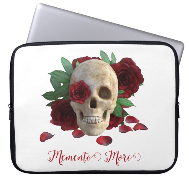 Memento Mori. Schedel met rode rozen Laptop Sleeve (Voorkant)