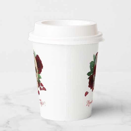 Memento Mori. Schedel met rode rozen Papieren Bekers (Rechts)