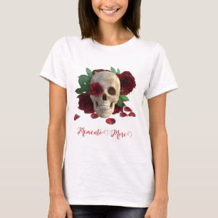 Memento Mori. Schedel met rode rozen T-shirt
