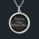 Memorial Charm voor bruiloft boeket in zwart Zilver Vergulden Ketting<br><div class="desc">Bruiloft Memorial boeket charmes. Onthoud degenen die niet bij u kunnen zijn op uw speciale dag met een gedenkteken voor bruiden. Een heerlijk sentimenteel aandenken voor de bruid om in haar boeket te dragen. Deze charme heeft een zwarte achtergrond met de zin "Forever in my Heart" en een plaats eronder...</div>