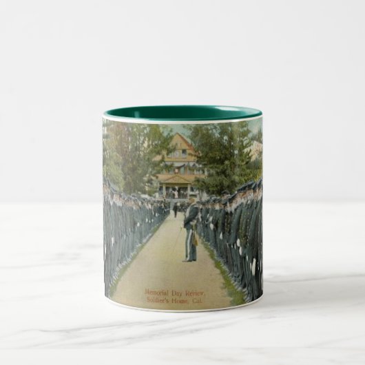 Memorial Day Review Tweekleurige Koffiemok (Center)