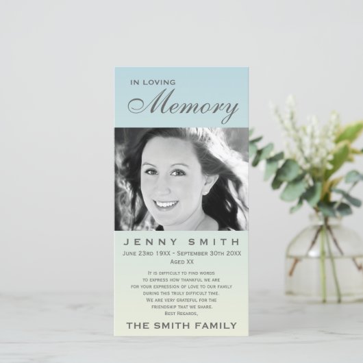 Memorial Family Acknowlegement Pastel Blue Ombré Bedankkaart (Staand voorkant)