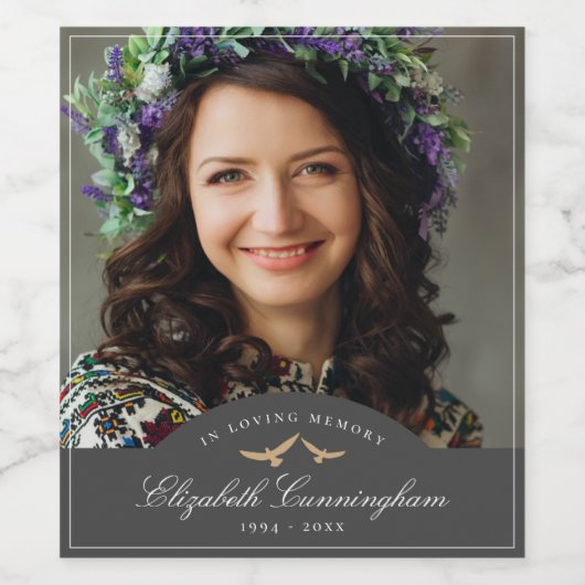 Memorial Funeral Birds Classic Monogram Foto Wijn Etiket (Enkel label)