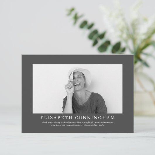 Memorial Funeral for her | Moderne Elegant-foto Bedankkaart (Staand voorkant)