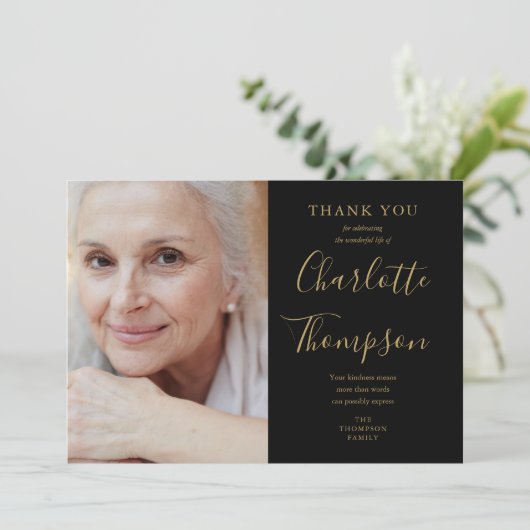 Memorial Funeral Photo van Elegant Gold Script Bedankkaart (Staand voorkant)