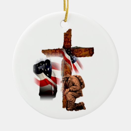 Memorial Kneeling en Salutering Soldaat Cross Keramisch Ornament (Voorkant)