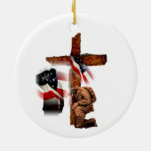 Memorial Kneeling en Salutering Soldaat Cross Keramisch Ornament (Achterkant)