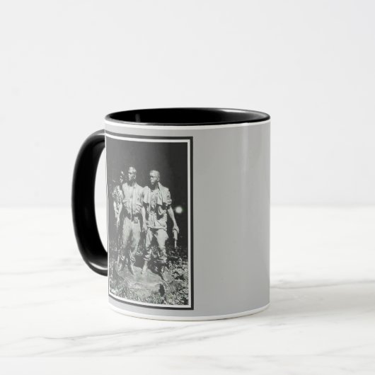 Memorial Mok "Three Servicemen" Vietnam (Voorkant links)