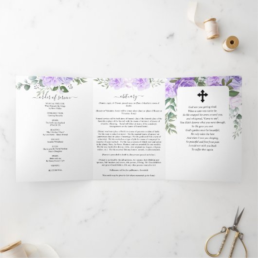 Memorial Paarse Waterverf Floral Funeral Drieluik Programma (Binnen)