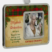 Memorial Photo Template Christmas Tartan Pine Verzilverd Omlijst Ornament (Rechts)