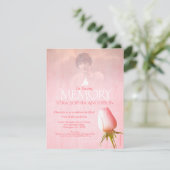 Memorial service foto roze roos begrafenis uitnodi kaart (Staand voorkant)