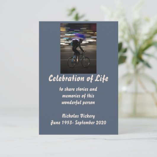 Memorial Service Noite Person Biking Cycling Kaart (Staand voorkant)