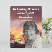 Memorial Service Rode zonsondergang met bomen Foto Programmakaart (Staand voorkant)