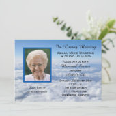 Memorial Service uitnodiging foto in wolken (Staand voorkant)