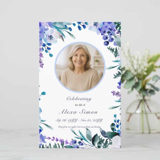 Memorial Soft Blue Floral begrafenisprogramma (Staand voorkant)