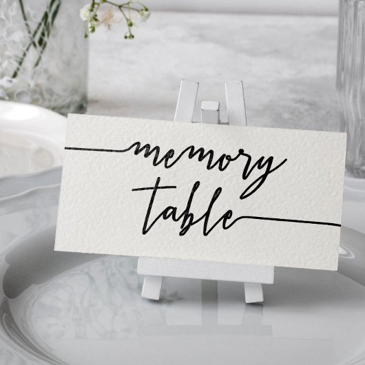 Memorial voor Black Script Memory Table