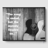 Memorial voor zwarte en witte elektrische gitaren gastenboek (Achterkant)