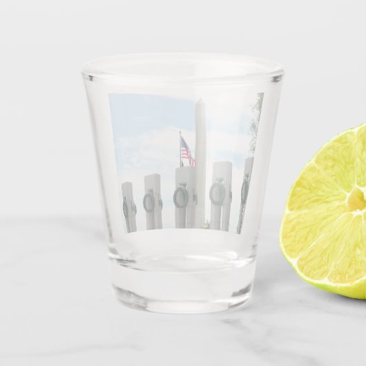 Memorial Washington Monument en WWII in DC Shot Glas (Achterkant)