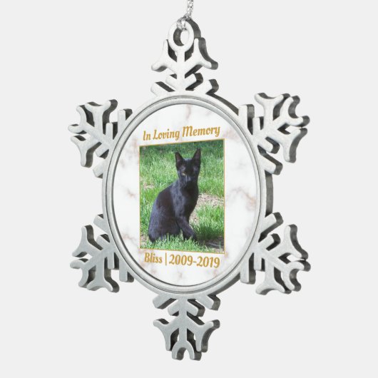 Memorial White en Gold Marble Tin Sneeuwvlok Ornament (Rechts)