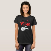 Men She is Mine Matching Couples Valentine Day Cos T-shirt (Voorkant volledig)