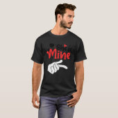 Men She is Mine Matching Couples Valentine Day Cos T-shirt (Voorkant volledig)