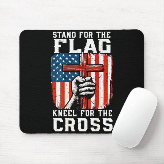 Men Stand For Flag Kneel The Cross Christian Patri Muismat (Met muis)