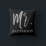 Meneer en achternaam Faux Silver Foil Pillow Kussen<br><div class="desc">Meneer en achternaam Faux Zilveren Folie Kussen dat zou een perfect cadeau voor uw man met bijpassende mevrouw achternaam Kussen.</div>