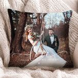 Meneer en mevrouw houden van trouwfoto kussen<br><div class="desc">Vier je liefde met ons Mr en Mrs Love Wedding Photo Sierkussen,  met twee gepersonaliseerde foto's en een elegant ontwerp. Dit aangepaste kussen is perfect voor pasgetrouwden of een trouwdag,  waarbij je je favoriete huwelijksmomenten laat zien en een speciale touch toevoegt aan je huisinrichting!</div>
