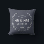 Meneer en mevrouw nieuwe thuis tartan backer kussen<br><div class="desc">Meneer en mevrouw nieuw huis of nieuw trouwkussen. Hand getekende bloemen en kleine huisdetails. Tartan check achtergrondkleur kan worden gewijzigd.</div>