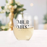 Meneer en mevrouw Pas getrouwd Hearts Wijnglas Zonder Voet<br><div class="desc">Cadeau voor de pasgetrouwden. Retro vet lettertype dat zegt "Mr & Mrs" met harten rond. U kunt hieronder uw familienaam en trouwdatum toevoegen.</div>