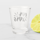 Meneer en mevrouw typografie met harten bruiloft shot glas (Achterkant)