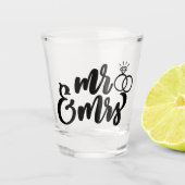 Meneer en mevrouw typografie met harten bruiloft shot glas (Voorkant)