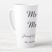 Meneer en mevrouw voegen de naam toe. Datum jaar b Latte Mok (Linkerhoek)