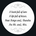 Meneer en mevrouw Wedding Kisses Gedicht Ronde Sticker<br><div class="desc">Deze charmante Mr en Mrs ronde sticker bevat een lievelingsgedicht gepersonaliseerd met de namen van de bruid en bruidegom. Dit zou een perfecte sticker zijn om een gunst box met Hershey Kisses te accentueren.</div>